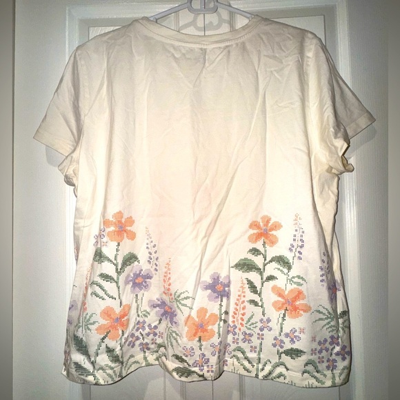 L.L. Bean Signature cream Flowy T with faux floral embroidery. Size XL. EUC - Picture 3 of 10